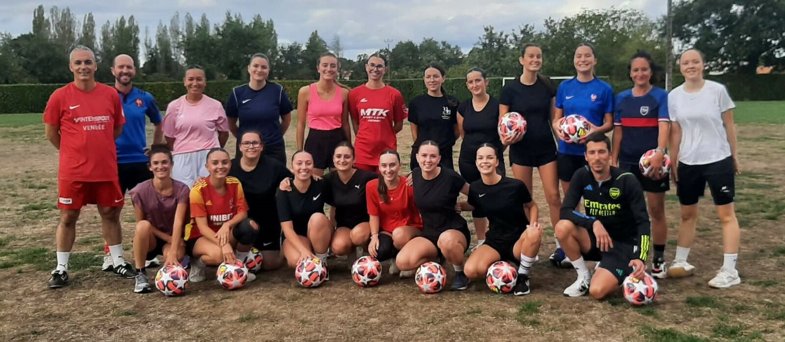 Les filles débarquent sur le terrain…