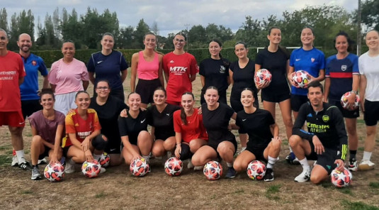 Les filles débarquent sur le terrain…